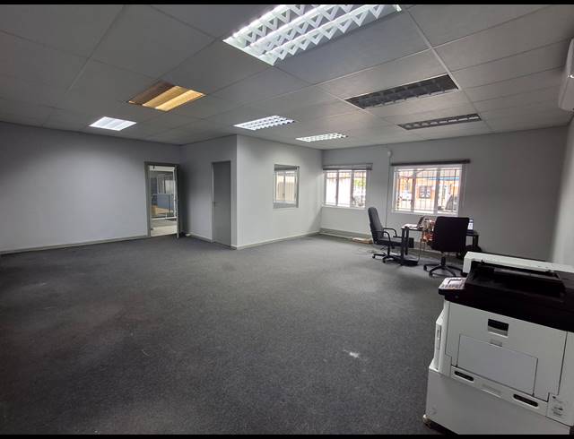 90M² OFFICE TO LET IN VINCENT